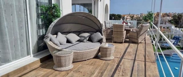 9 slaapkamer Villa te koop in Blue Lagoon met zwembad - € 458.900 (Ref: 9180950)