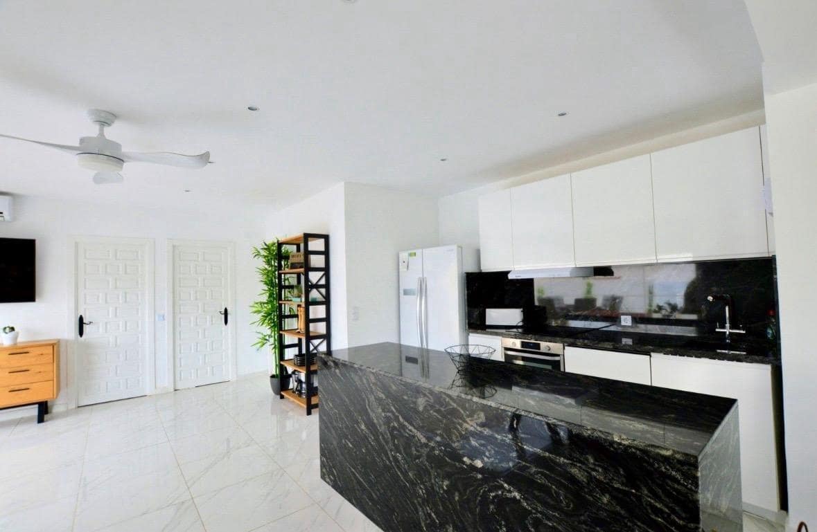 9 slaapkamer Villa te koop in Blue Lagoon met zwembad - € 458.900 (Ref: 9180950)