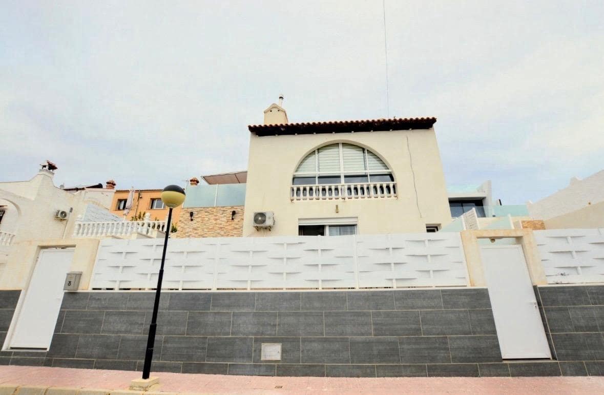 9 slaapkamer Villa te koop in Blue Lagoon met zwembad - € 458.900 (Ref: 9180950)