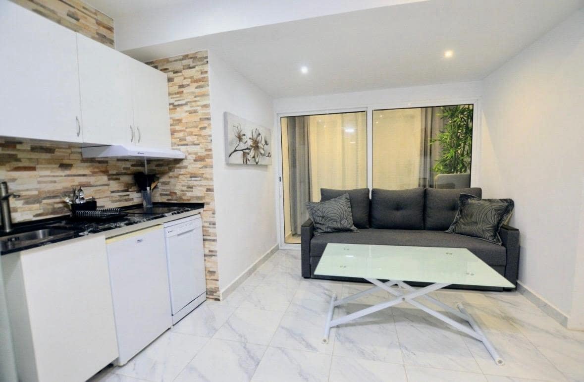 9 slaapkamer Villa te koop in Blue Lagoon met zwembad - € 458.900 (Ref: 9180950)