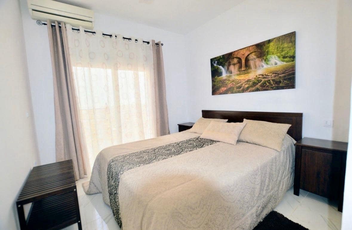 9 slaapkamer Villa te koop in Blue Lagoon met zwembad - € 458.900 (Ref: 9180950)