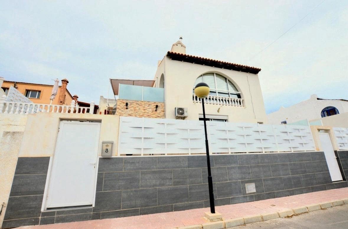 9 slaapkamer Villa te koop in Blue Lagoon met zwembad - € 458.900 (Ref: 9180950)