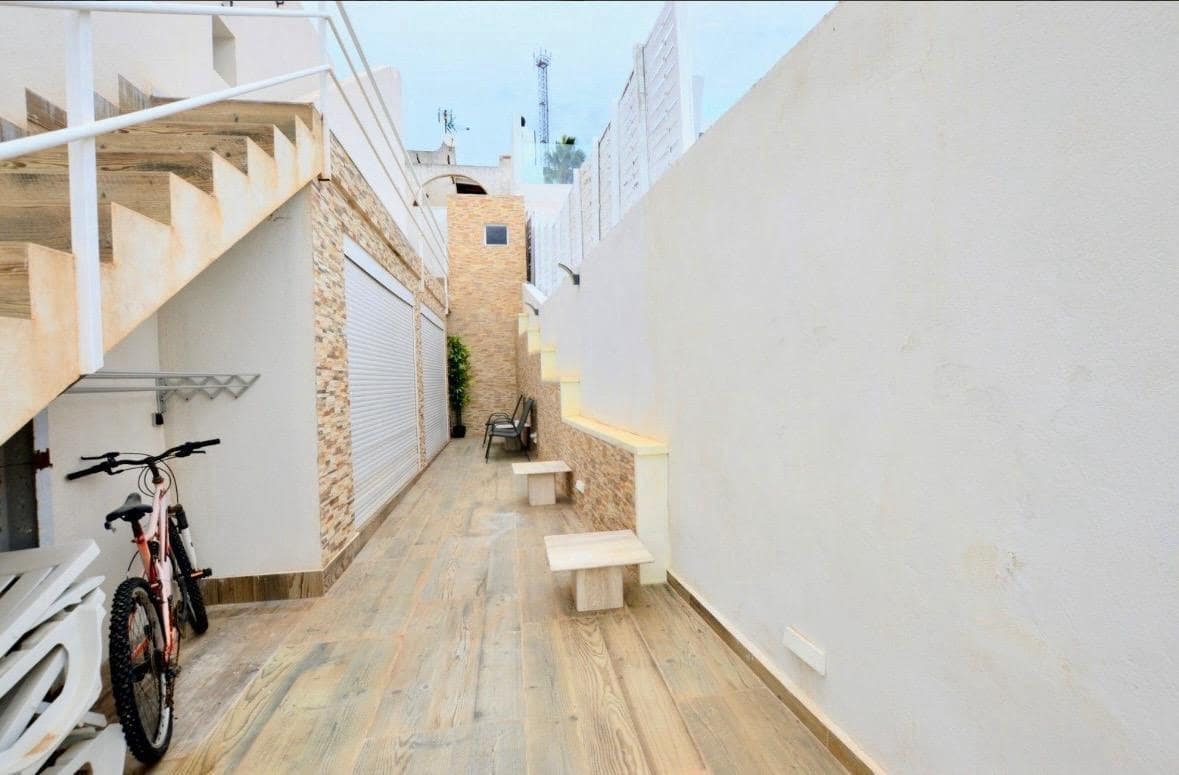 9 slaapkamer Villa te koop in Blue Lagoon met zwembad - € 458.900 (Ref: 9180950)