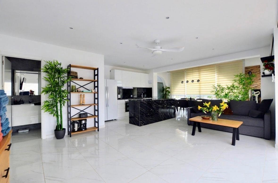 9 slaapkamer Villa te koop in Blue Lagoon met zwembad - € 458.900 (Ref: 9180950)