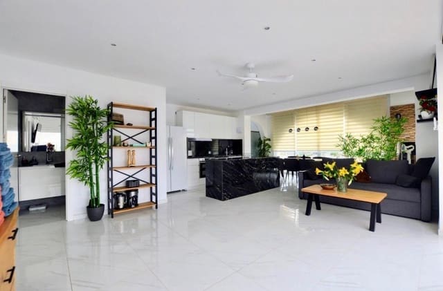 9 slaapkamer Villa te koop in Blue Lagoon met zwembad - € 458.900 (Ref: 9180950)