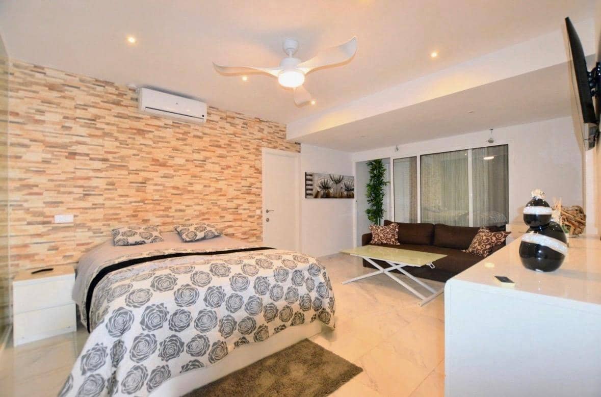 9 slaapkamer Villa te koop in Blue Lagoon met zwembad - € 458.900 (Ref: 9180950)