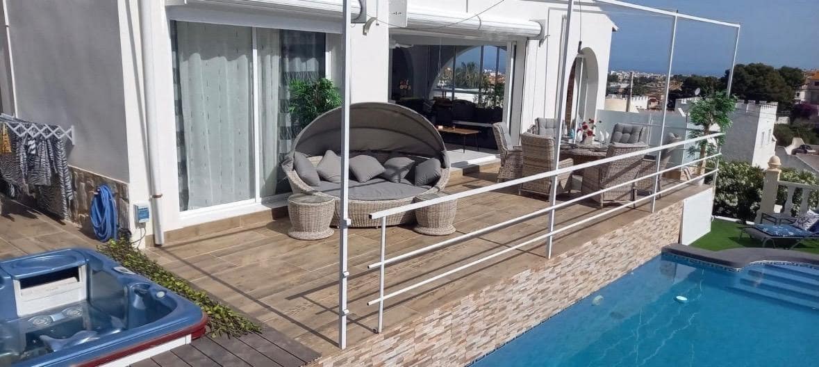 9 slaapkamer Villa te koop in Blue Lagoon met zwembad - € 458.900 (Ref: 9180950)