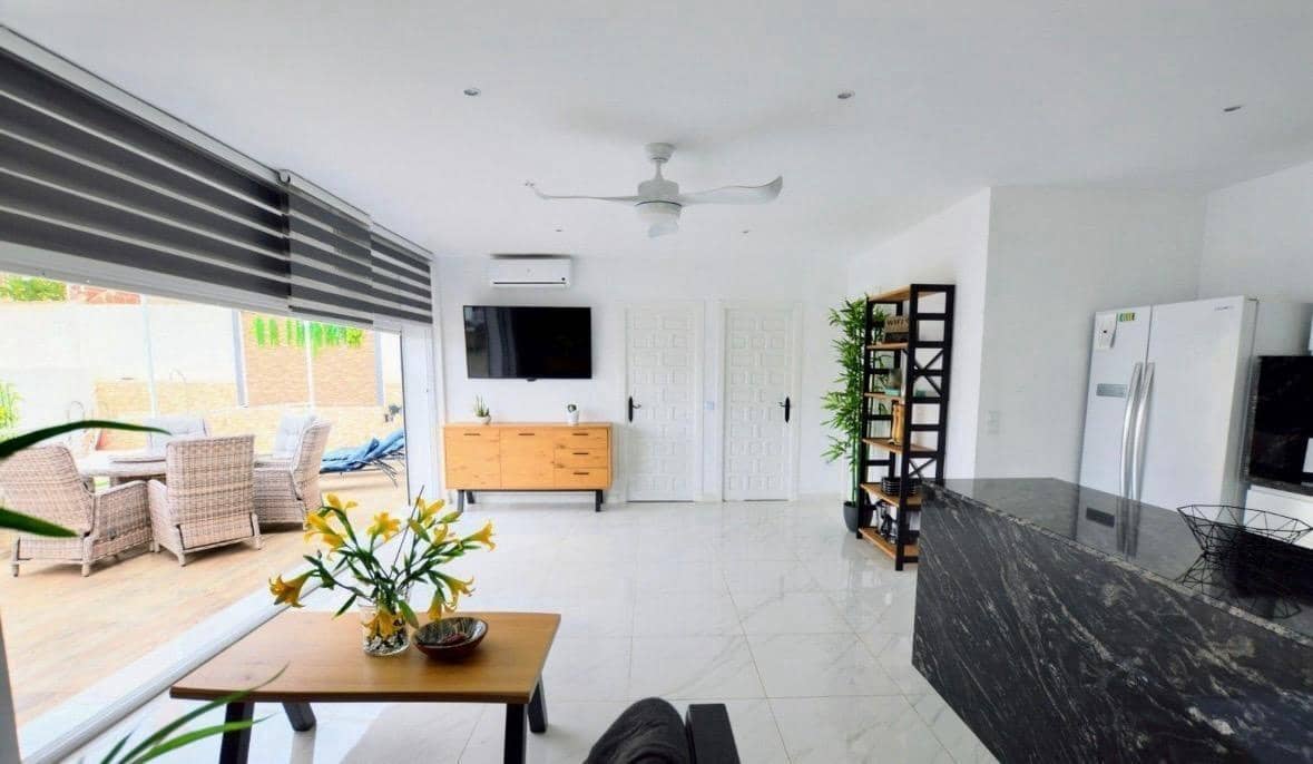 9 slaapkamer Villa te koop in Blue Lagoon met zwembad - € 458.900 (Ref: 9180950)