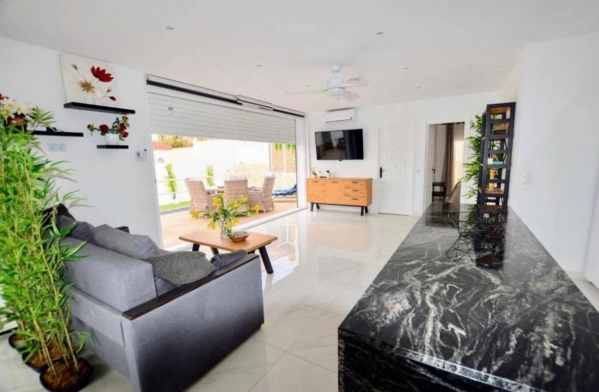 9 slaapkamer Villa te koop in Blue Lagoon met zwembad - € 458.900 (Ref: 9180950)