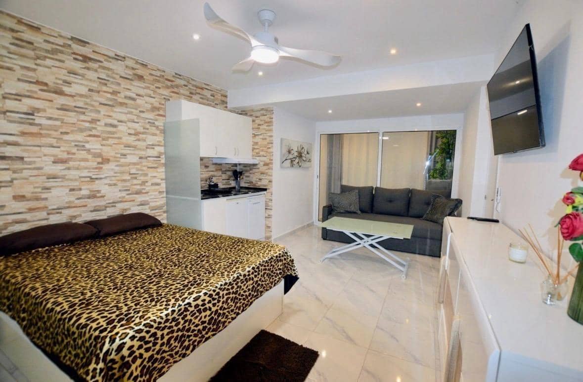 9 slaapkamer Villa te koop in Blue Lagoon met zwembad - € 458.900 (Ref: 9180950)