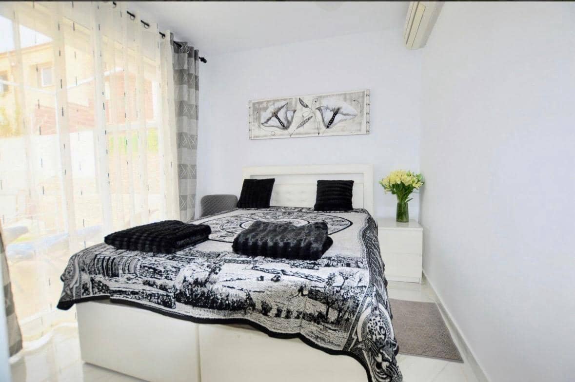 9 slaapkamer Villa te koop in Blue Lagoon met zwembad - € 458.900 (Ref: 9180950)