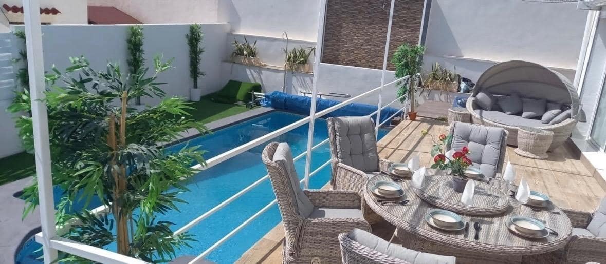 9 slaapkamer Villa te koop in Blue Lagoon met zwembad - € 458.900 (Ref: 9180950)