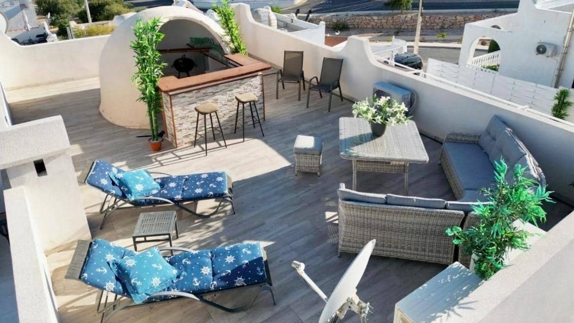 9 slaapkamer Villa te koop in Blue Lagoon met zwembad - € 458.900 (Ref: 9180950)