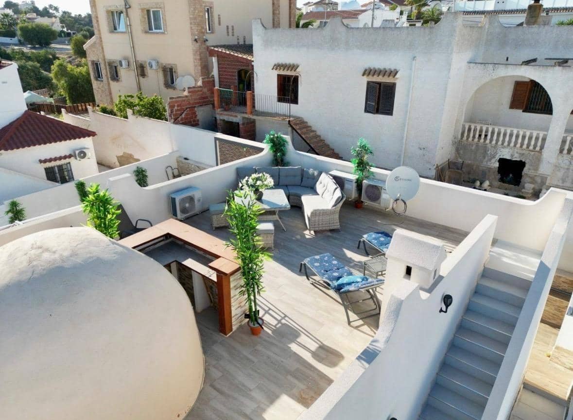 9 slaapkamer Villa te koop in Blue Lagoon met zwembad - € 458.900 (Ref: 9180950)