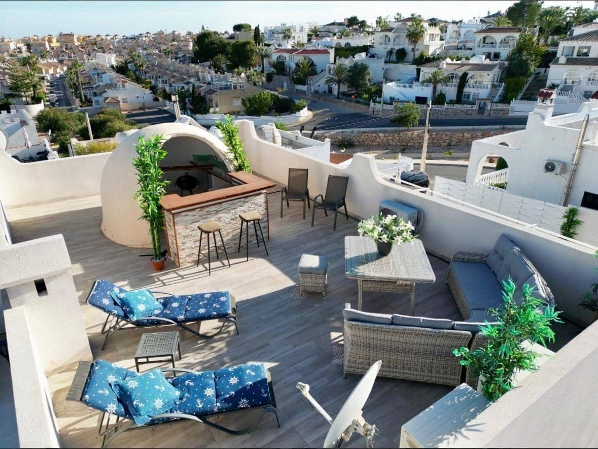 9 slaapkamer Villa te koop in Blue Lagoon met zwembad - € 458.900 (Ref: 9180950)