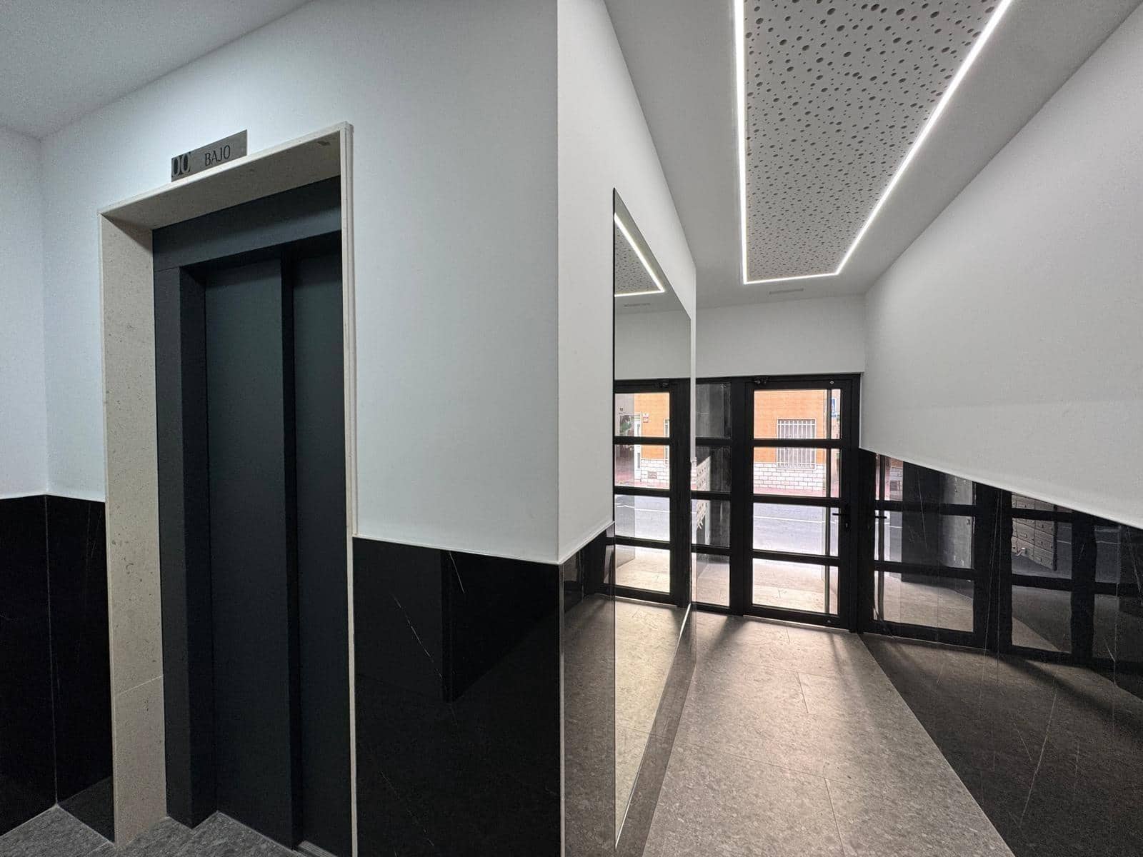 2 soveværelse Lejlighed til salg i Torrevieja - € 219.900 (Ref: 9185367)