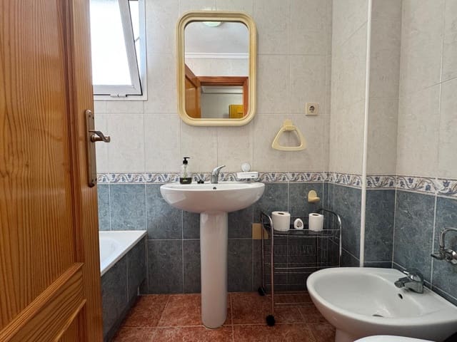 Apartamento de 2 habitaciones en Torrevieja en venta con piscina - 134.900 € (Ref: 9185369)