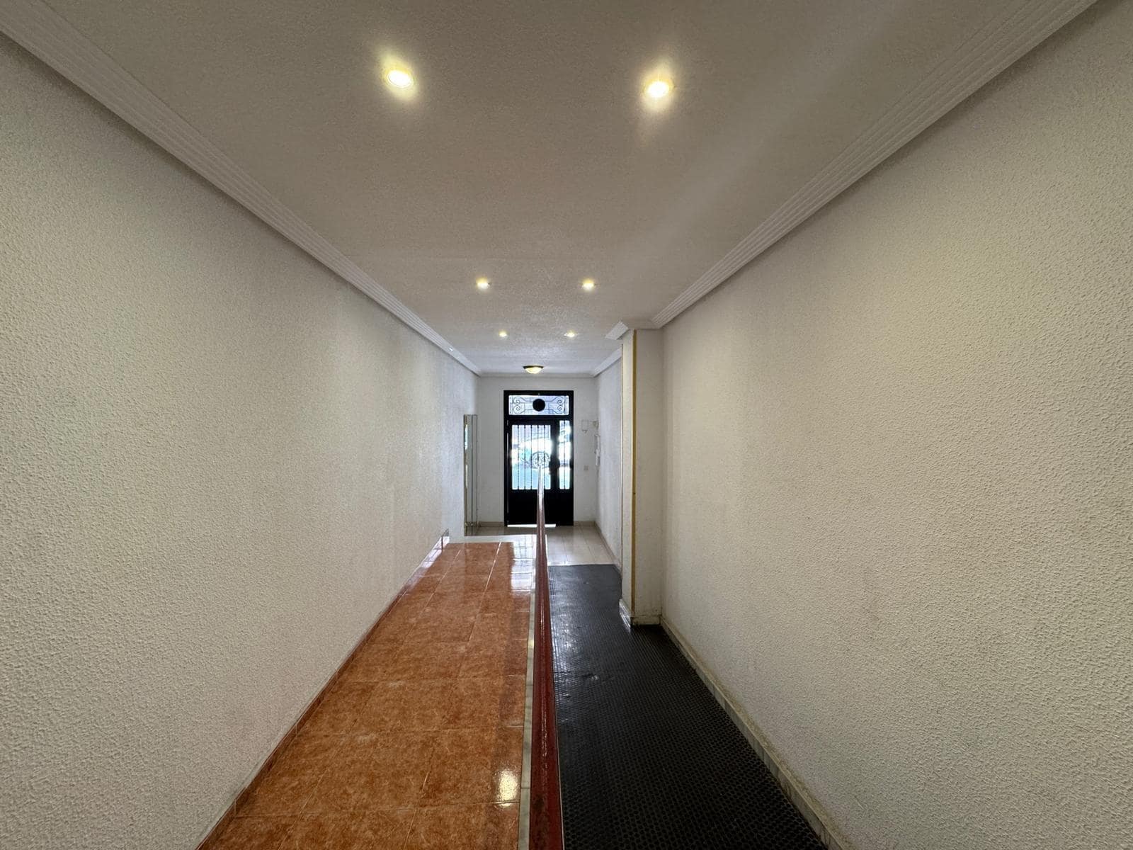 Apartamento de 2 habitaciones en Torrevieja en venta con piscina - 134.900 € (Ref: 9185369)