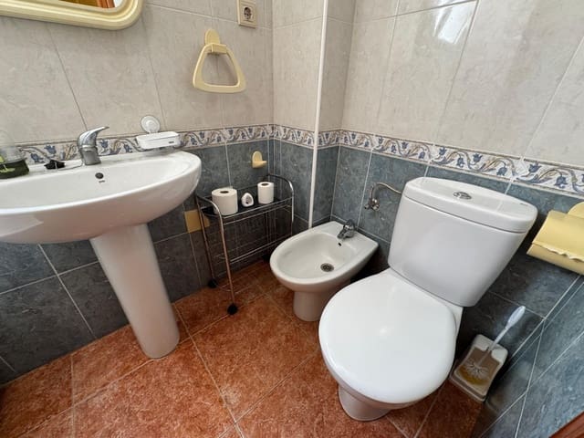 Apartamento de 2 habitaciones en Torrevieja en venta con piscina - 134.900 € (Ref: 9185369)