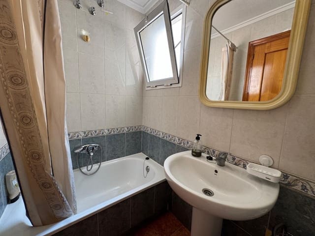 Apartamento de 2 habitaciones en Torrevieja en venta con piscina - 134.900 € (Ref: 9185369)