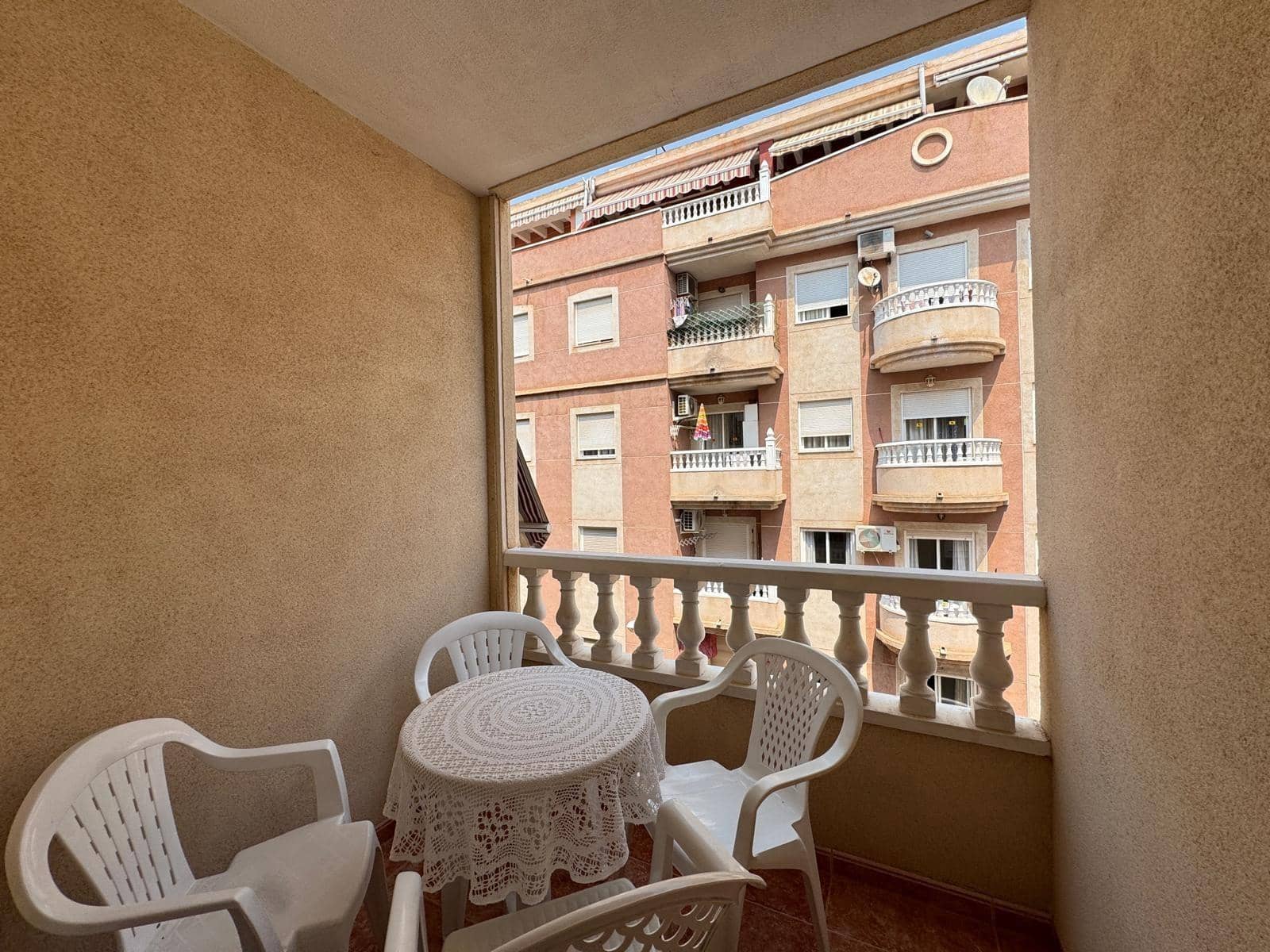 Apartamento de 2 habitaciones en Torrevieja en venta con piscina - 134.900 € (Ref: 9185369)