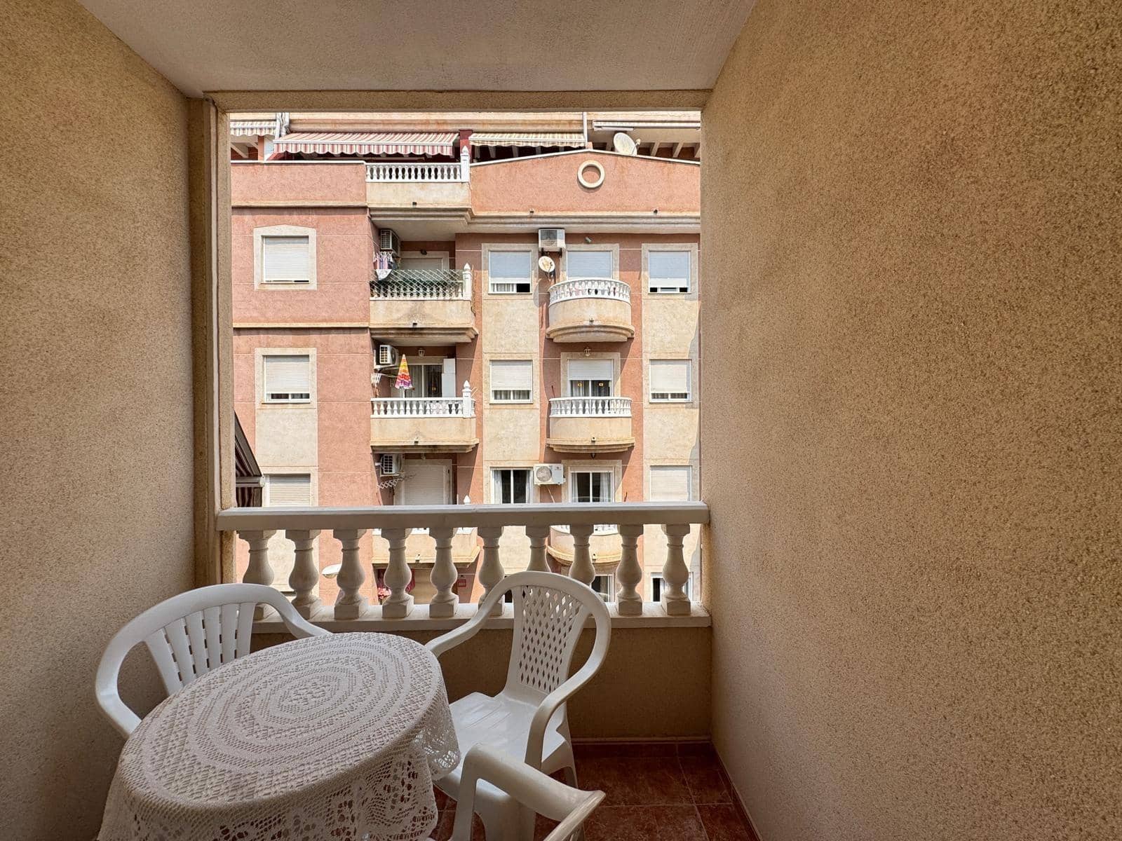 Apartamento de 2 habitaciones en Torrevieja en venta con piscina - 134.900 € (Ref: 9185369)