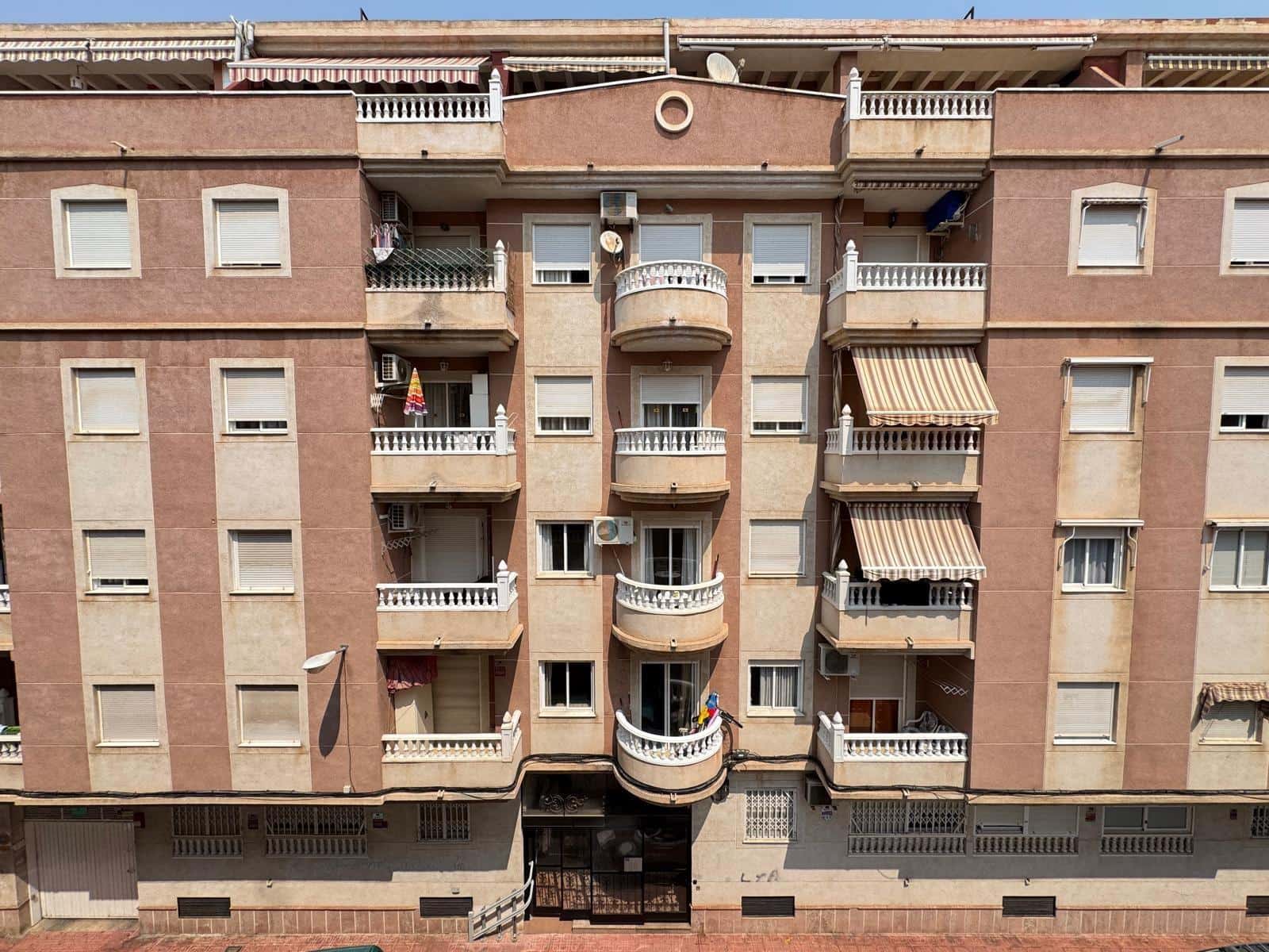 Apartamento de 2 habitaciones en Torrevieja en venta con piscina - 134.900 € (Ref: 9185369)