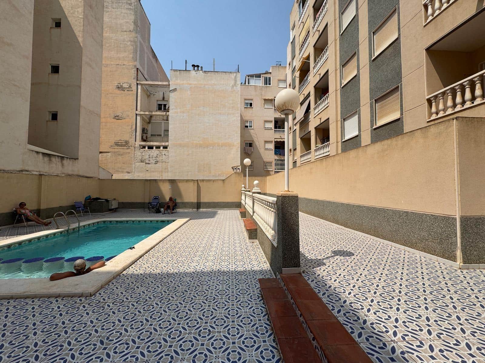 Apartamento de 2 habitaciones en Torrevieja en venta con piscina - 134.900 € (Ref: 9185369)