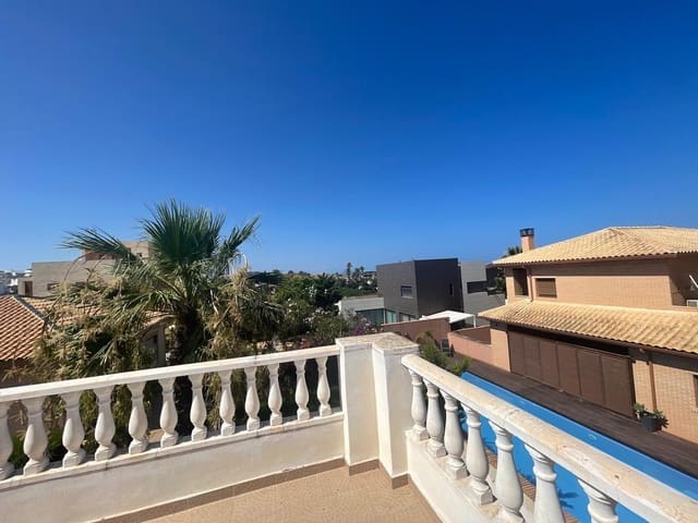 5 soverom Kjedet enebolig til salgs i La Mata, Torrevieja med svømmebasseng - € 670 000 (Ref: 9188417)