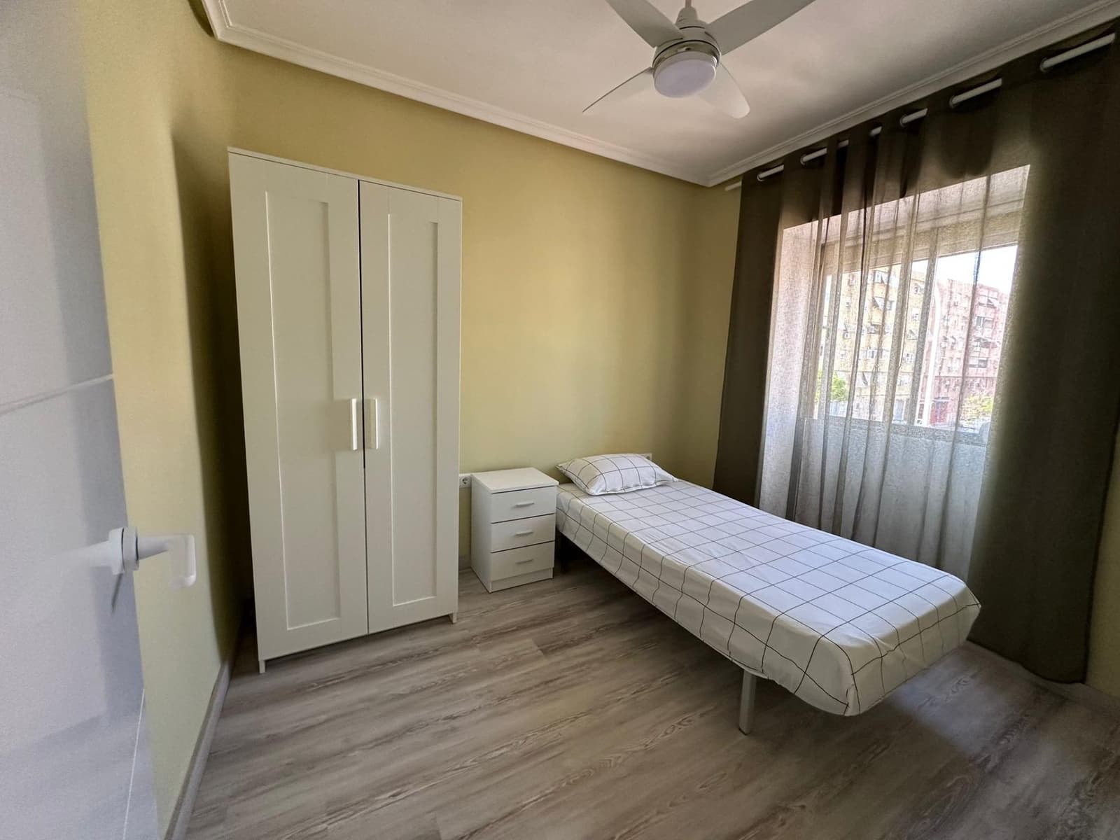 3 bedroom Flat for sale in Alicante / Alacant city - € 149,300 (Ref: 9202411)