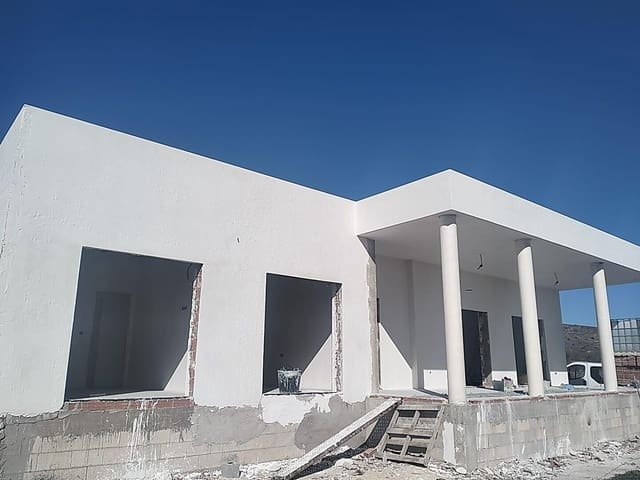 Chalet de 3 habitaciones en Pinoso en venta con piscina garaje - 389.000 € (Ref: 9208279)