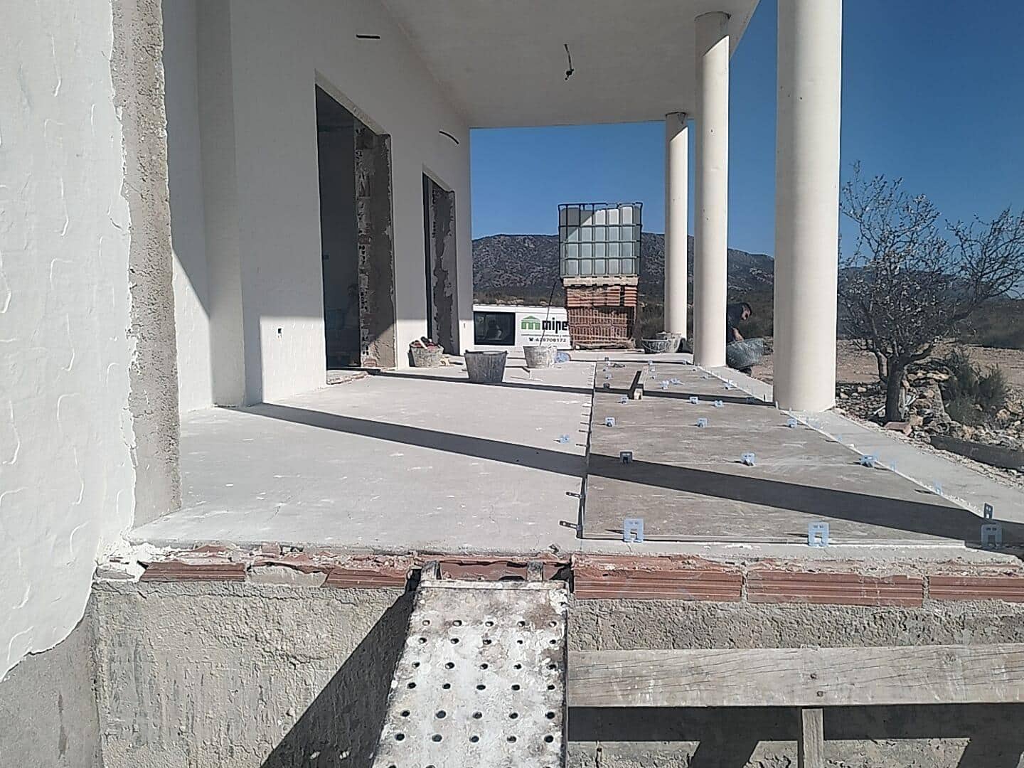 Chalet de 3 habitaciones en Pinoso en venta con piscina garaje - 389.000 € (Ref: 9208279)