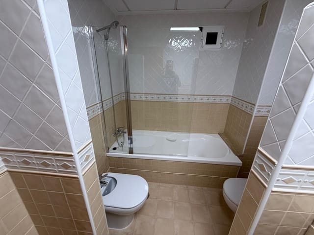 3 makuuhuone Huoneisto myytävänä paikassa Puerto Deportivo, Torrevieja mukana 
autotalli - 438 900 € (Ref: 9208280)