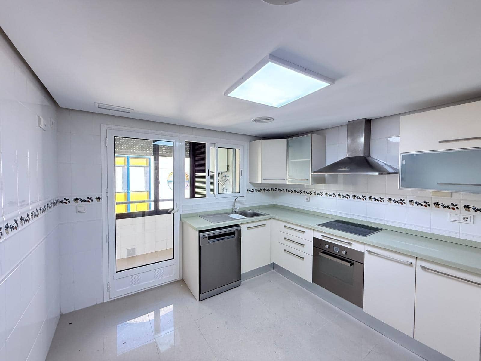 3 sypialnia Apartament na sprzedaż w Torrevieja z garażem - 438 900 € (Ref: 9208280)