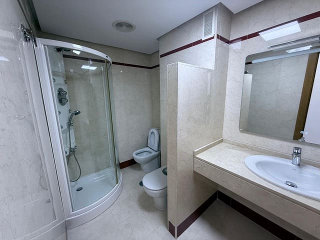 3 makuuhuone Huoneisto myytävänä paikassa Puerto Deportivo, Torrevieja mukana 
autotalli - 438 900 € (Ref: 9208280)