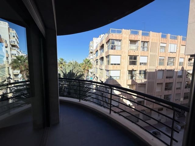 3 makuuhuone Huoneisto myytävänä paikassa Puerto Deportivo, Torrevieja mukana 
autotalli - 438 900 € (Ref: 9208280)