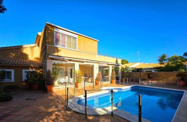 5 bedroom Villa for sale in Dehesa de Campoamor, Orihuela with pool - € 739,900 (Ref: 9208285)