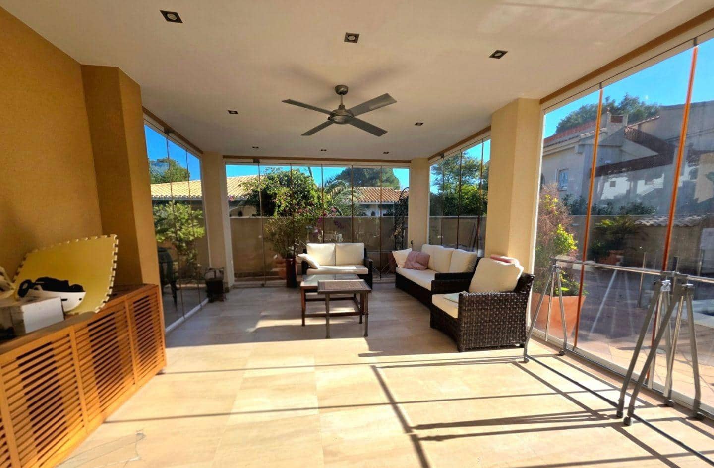 5 bedroom Villa for sale in Orihuela Costa with pool - € 739,900 (Ref: 9208285)