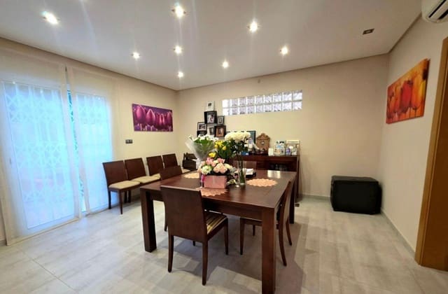 5 bedroom Villa for sale in Dehesa de Campoamor, Orihuela with pool - € 739,900 (Ref: 9208285)