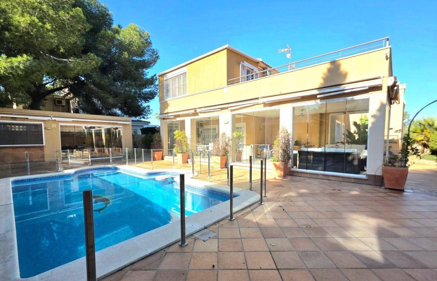 5 bedroom Villa for sale in Orihuela Costa with pool - € 739,900 (Ref: 9208285)