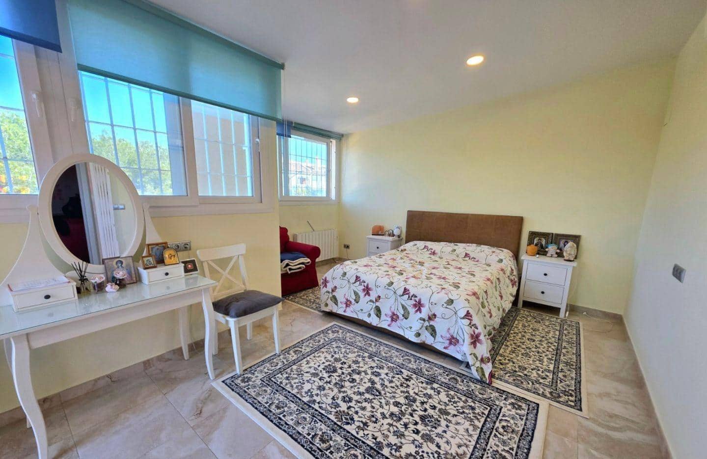 5 bedroom Villa for sale in Orihuela Costa with pool - € 739,900 (Ref: 9208285)