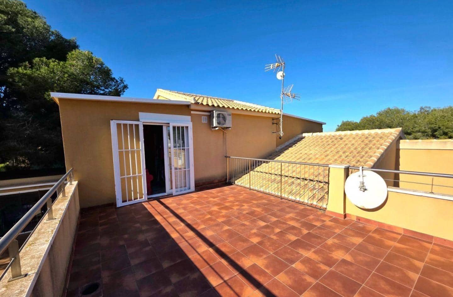 5 bedroom Villa for sale in Orihuela Costa with pool - € 739,900 (Ref: 9208285)