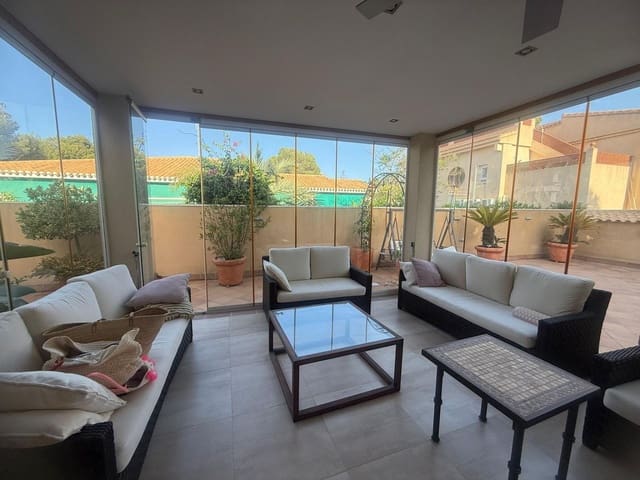 5 bedroom Villa for sale in Dehesa de Campoamor, Orihuela with pool - € 739,900 (Ref: 9208285)