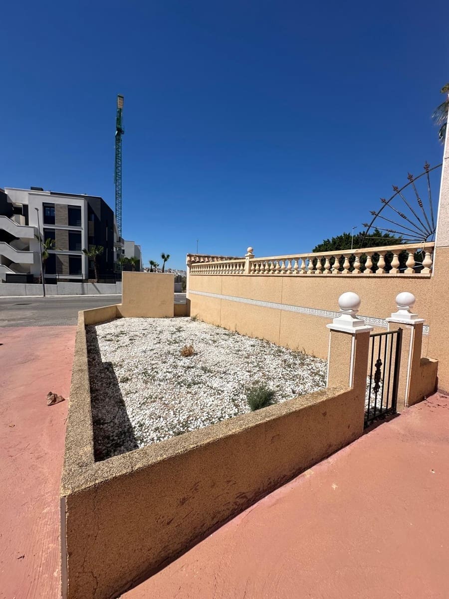 Bungalow de 2 habitaciones en Torrevieja en venta - 128.000 € (Ref: 9228487)