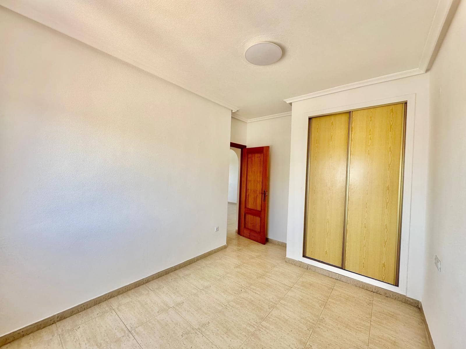 Bungalow de 2 habitaciones en Torrevieja en venta - 128.000 € (Ref: 9228487)