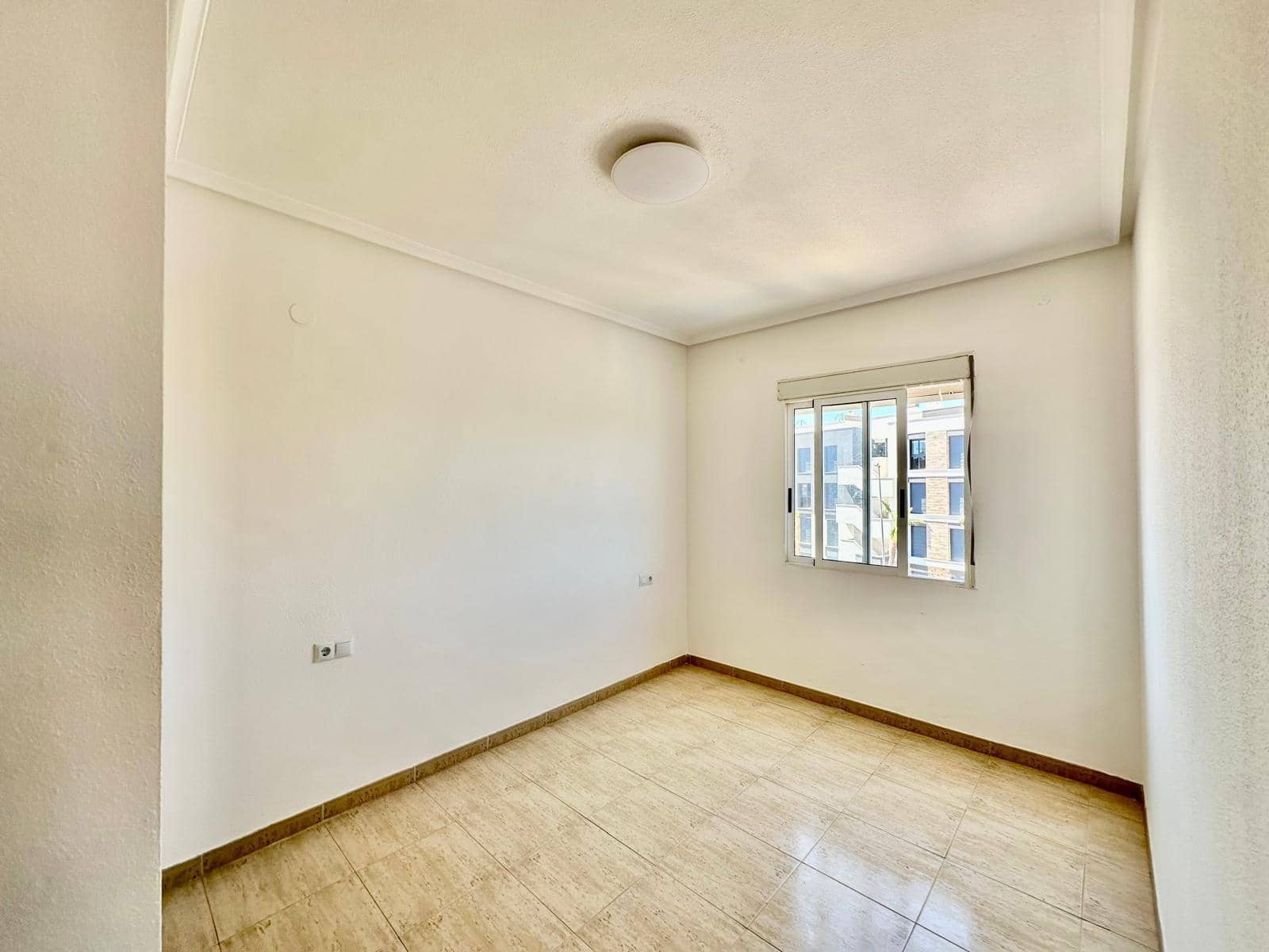 Bungalow de 2 habitaciones en Torrevieja en venta - 128.000 € (Ref: 9228487)