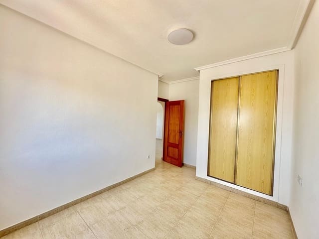 Bungalow de 2 habitaciones en Torrevieja en venta - 128.000 € (Ref: 9228487)