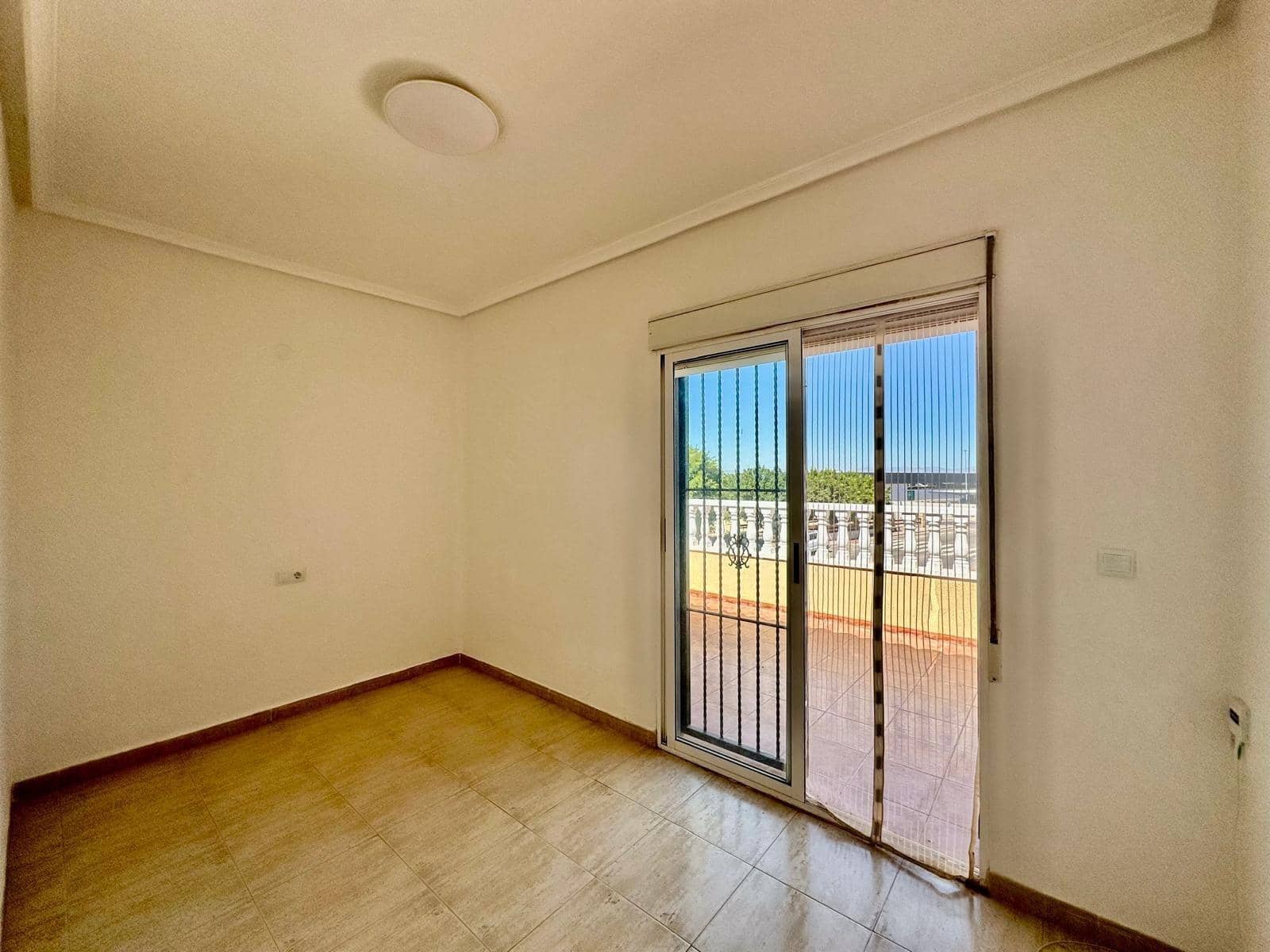 Bungalow de 2 habitaciones en Torrevieja en venta - 128.000 € (Ref: 9228487)