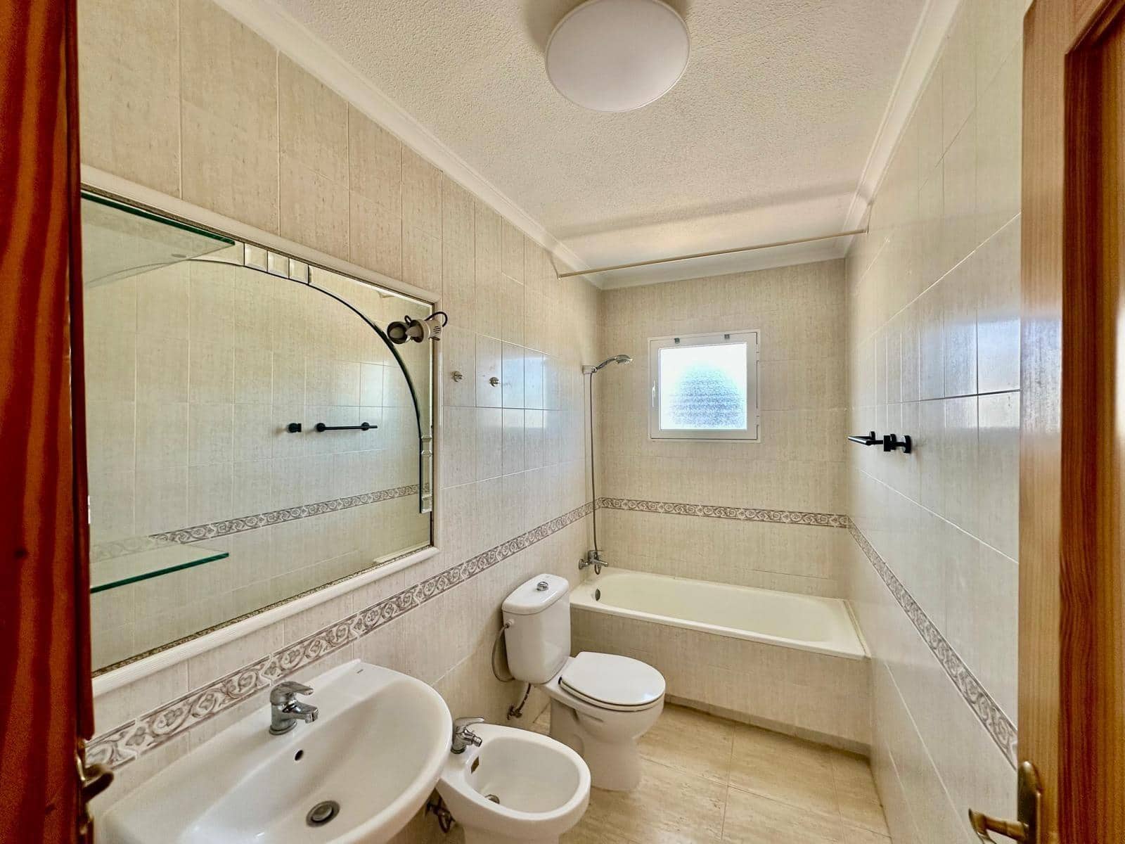 Bungalow de 2 habitaciones en Torrevieja en venta - 128.000 € (Ref: 9228487)