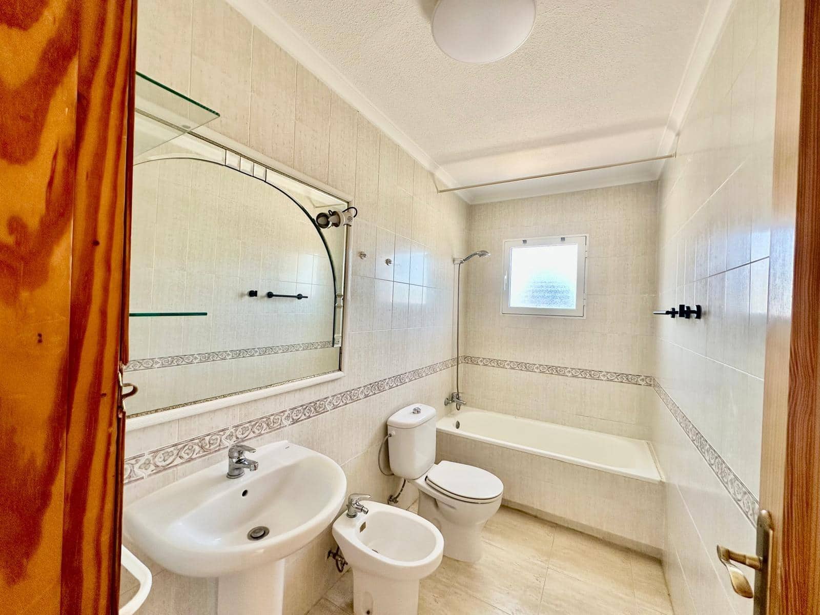 Bungalow de 2 habitaciones en Torrevieja en venta - 128.000 € (Ref: 9228487)